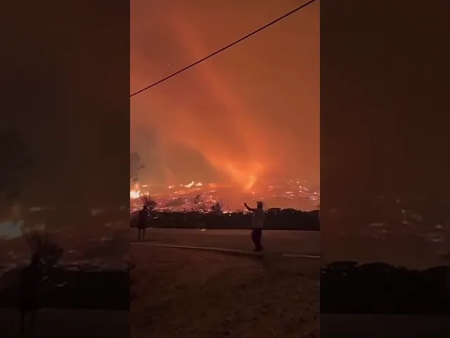 Tornado de fogo volta a surgir durante incêndios florestais em Portugal - Imagem do artigo original