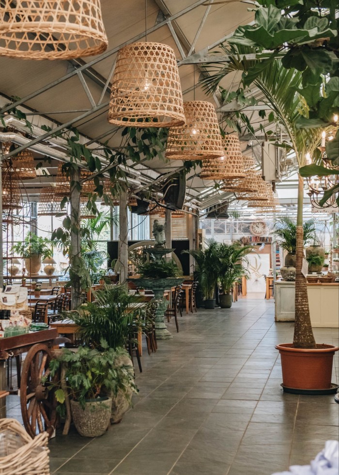 Burford Garden Company transforma centro de jardinagem em destino de compras de luxo no interior da Inglaterra - Imagem do artigo original