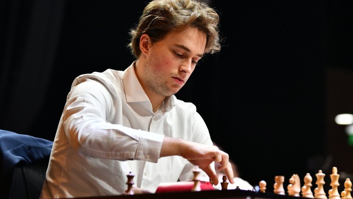 Alemão Vincent Keymer, 20, supera indianos em Chennai e estreia no top 10 do xadrez mundial - Imagem do artigo original