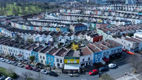 Aluguel em Bristol já consome quase metade da renda das famílias, aponta ONS - Imagem do artigo original