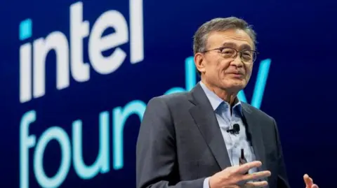SoftBank investe US$ 2 bilhões na Intel e valoriza ações da fabricante de chips - Imagem do artigo original