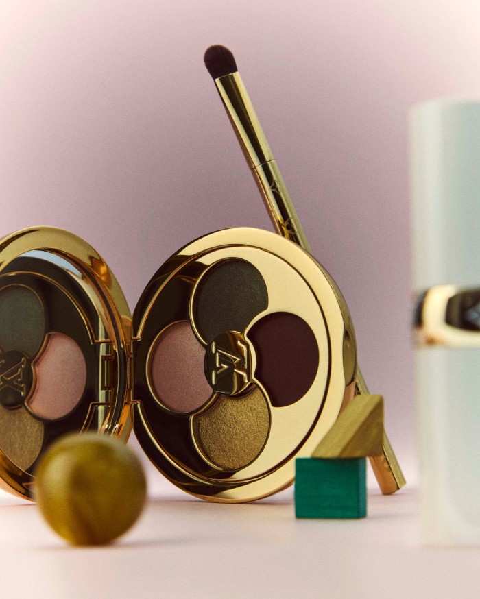 Louis Vuitton lança primeira linha de maquiagem em parceria com Pat McGrath - Imagem do artigo original