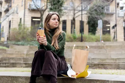 Alta nos preços de alimentos reduz ida a restaurantes de fast food em 6%, indica pesquisa - Imagem do artigo original