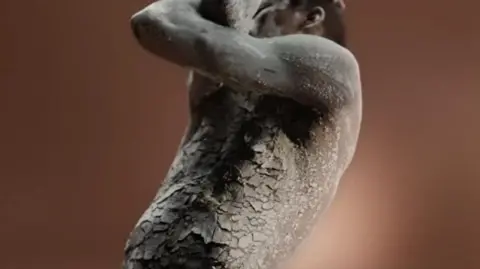 Anúncio de sabonete Sanex é proibido no Reino Unido por estereótipo racial - Imagem do artigo original