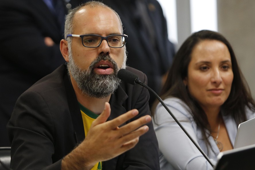 PF indica Allan dos Santos por difamação, injúria, desobediência e incitação ao crime - Imagem do artigo original