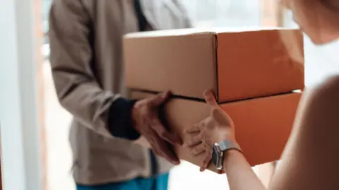 Correios europeus suspendem envios aos EUA devido a novas taxas de importação - Imagem do artigo original
