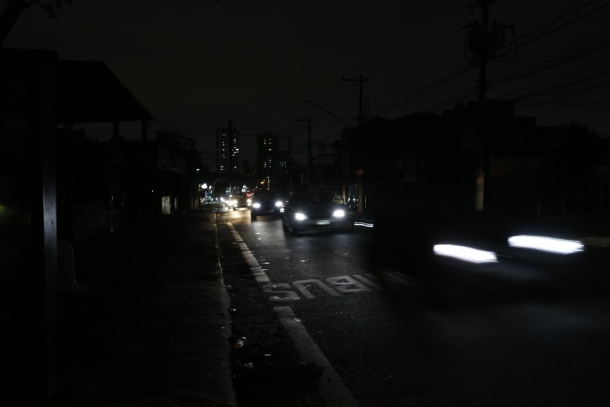 Tempo médio sem energia em São Paulo sobe de 7 para 22 horas em quatro anos - Imagem do artigo original