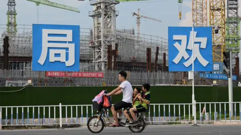 Ações da Evergrande são retiradas da Bolsa de Hong Kong após decisão de liquidação - Imagem do artigo original
