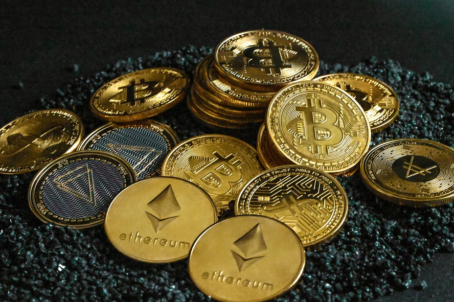 Ether recua após renovar recorde e bitcoin volta ao patamar de US$ 112 mil - Imagem do artigo original