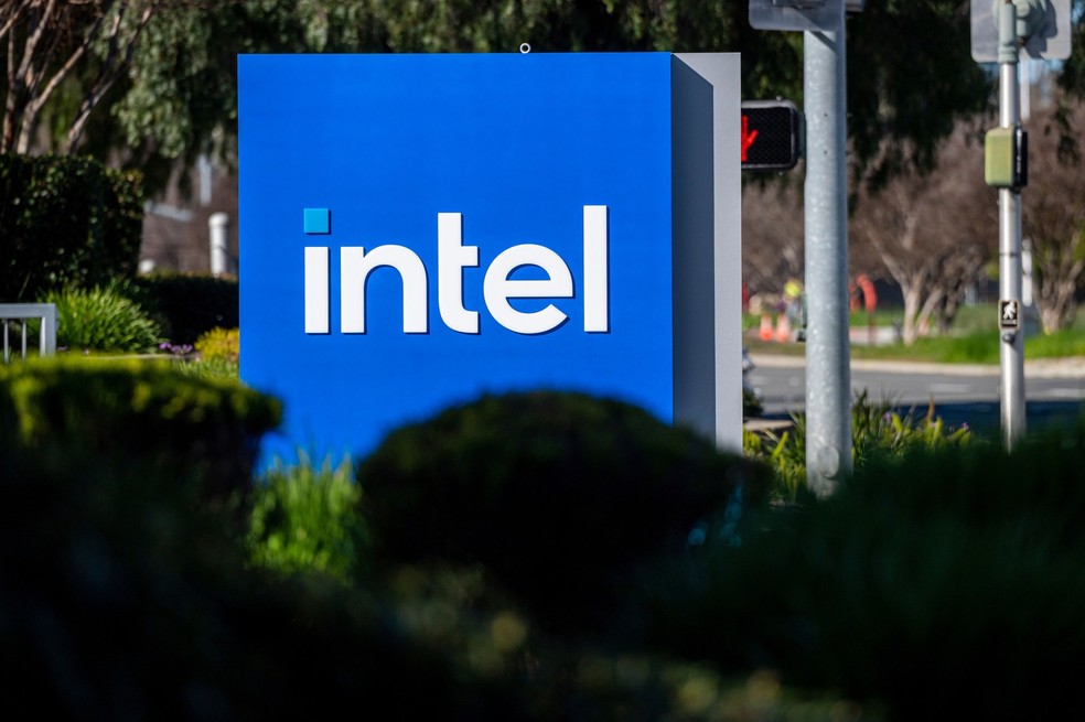 Intel alerta para riscos de participação de 10% do governo dos EUA e possível queda nas vendas externas - Imagem do artigo original
