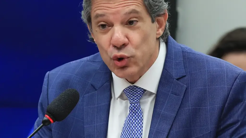 Imagem destacada - Haddad defende MP que substitui aumento do IOF, inclui Pé-de-Meia no Orçamento e limita despesas