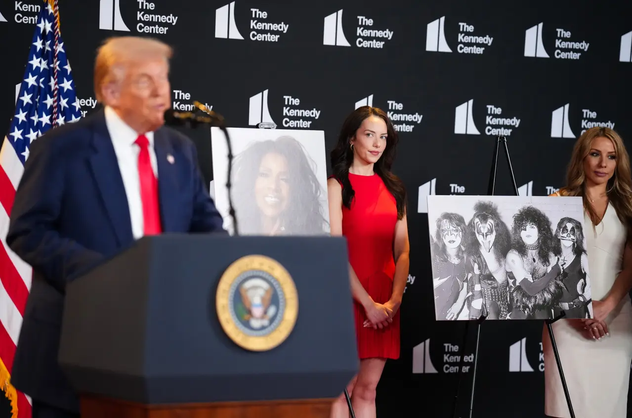 Imagem destacada - Trump vai conduzir cerimônia do Kennedy Center e anuncia homenagem a Stallone, Kiss e Gloria Gaynor