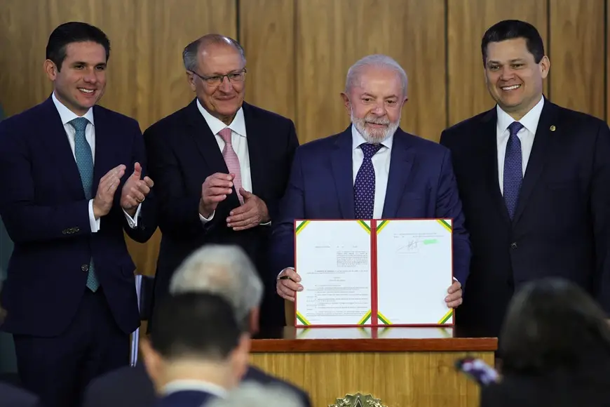 Imagem destacada - Governo publica MP que libera R$ 30 bilhões para enfrentar tarifaço dos EUA