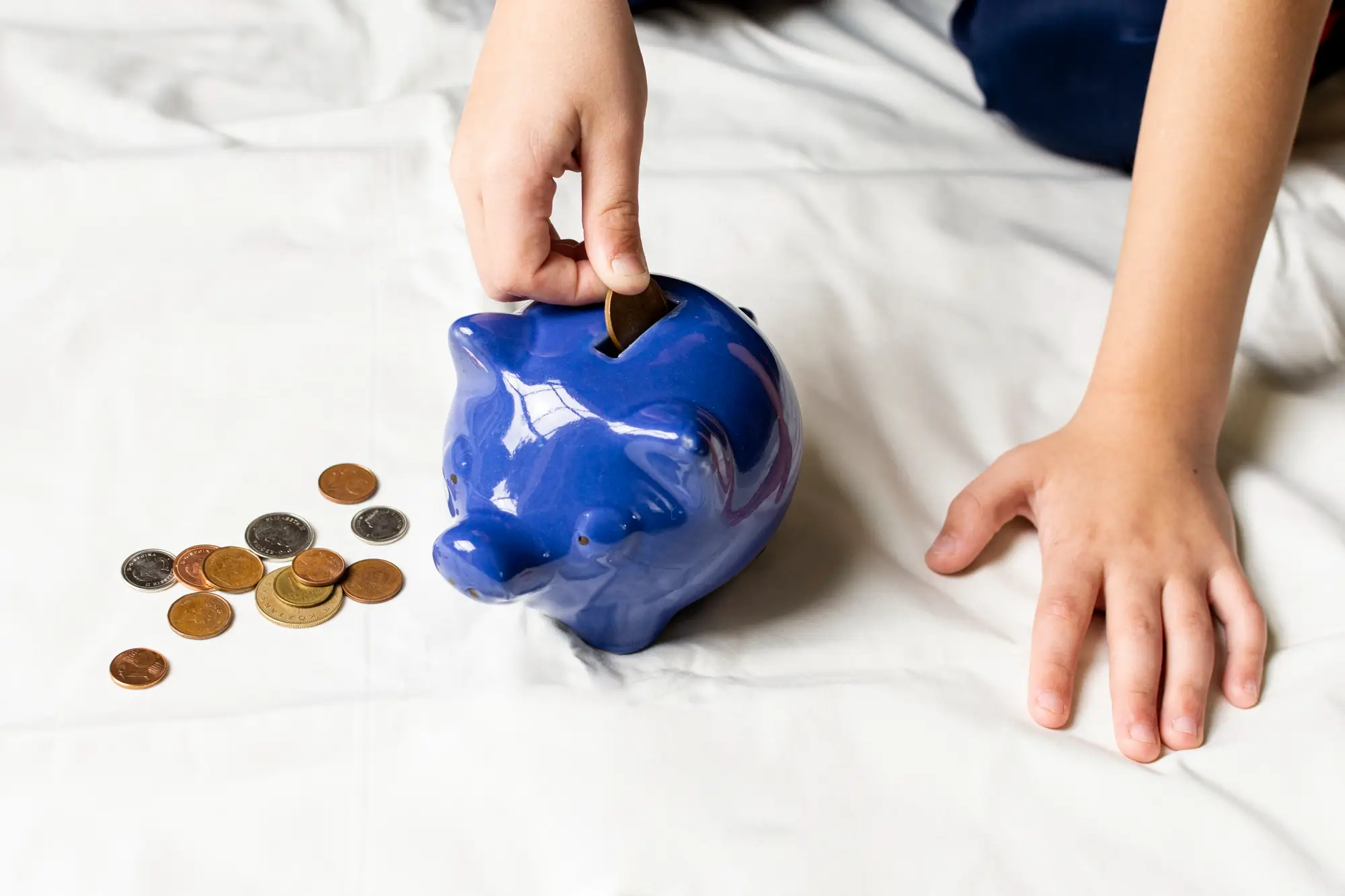 Imagem destacada - Pais buscam estratégias financeiras para garantir educação futura dos filhos