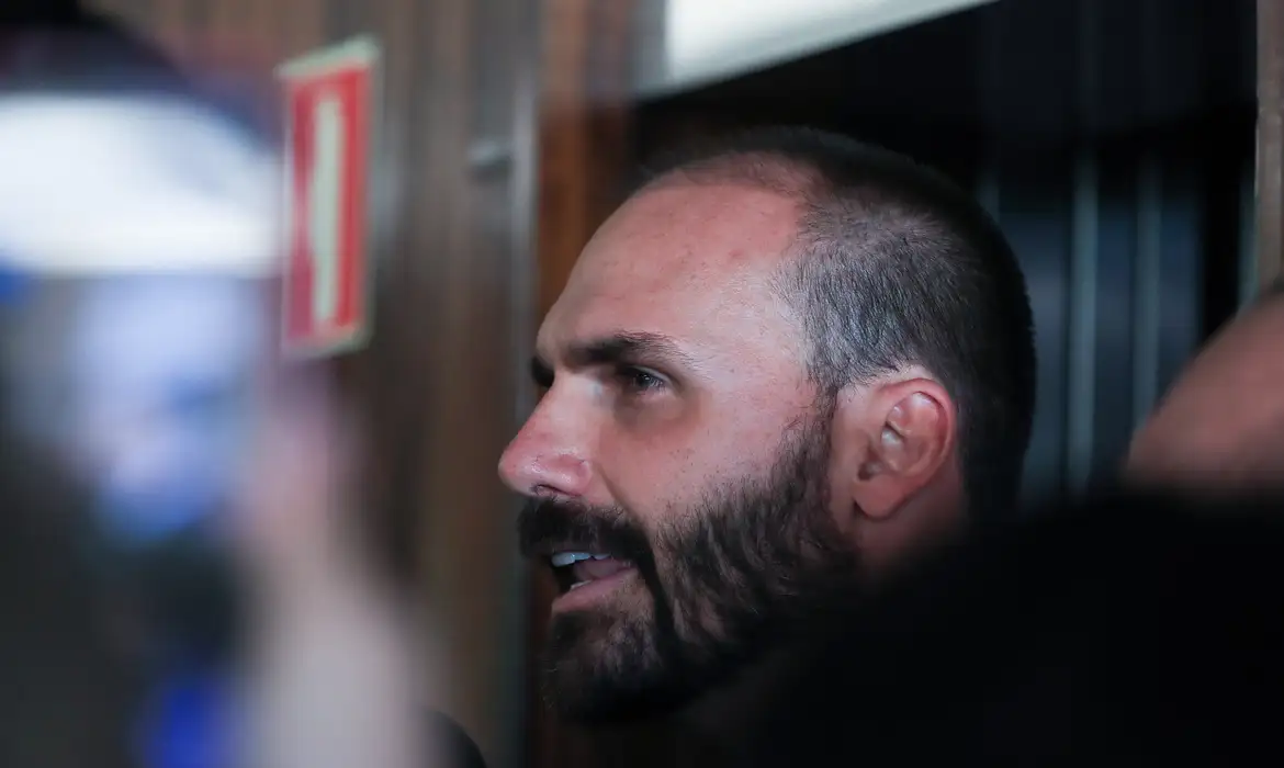 Imagem destacada - Hugo Motta envia quatro representações ao Conselho de Ética contra Eduardo Bolsonaro