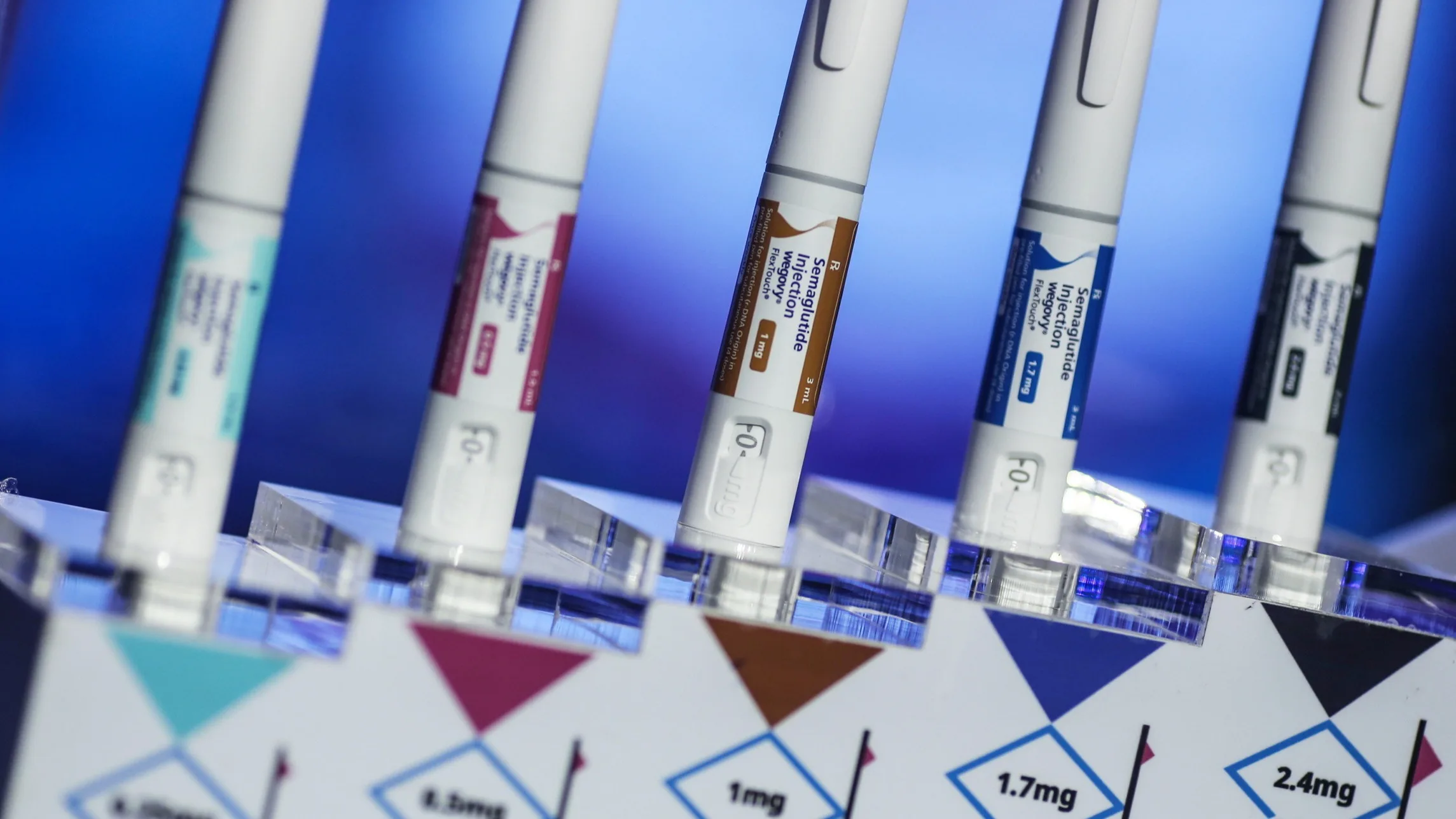 Imagem destacada - Preocupações com remédios de emagrecimento e ameaças de Trump eliminam US$ 250 bi do valor de mercado da Novo Nordisk e da Eli Lilly