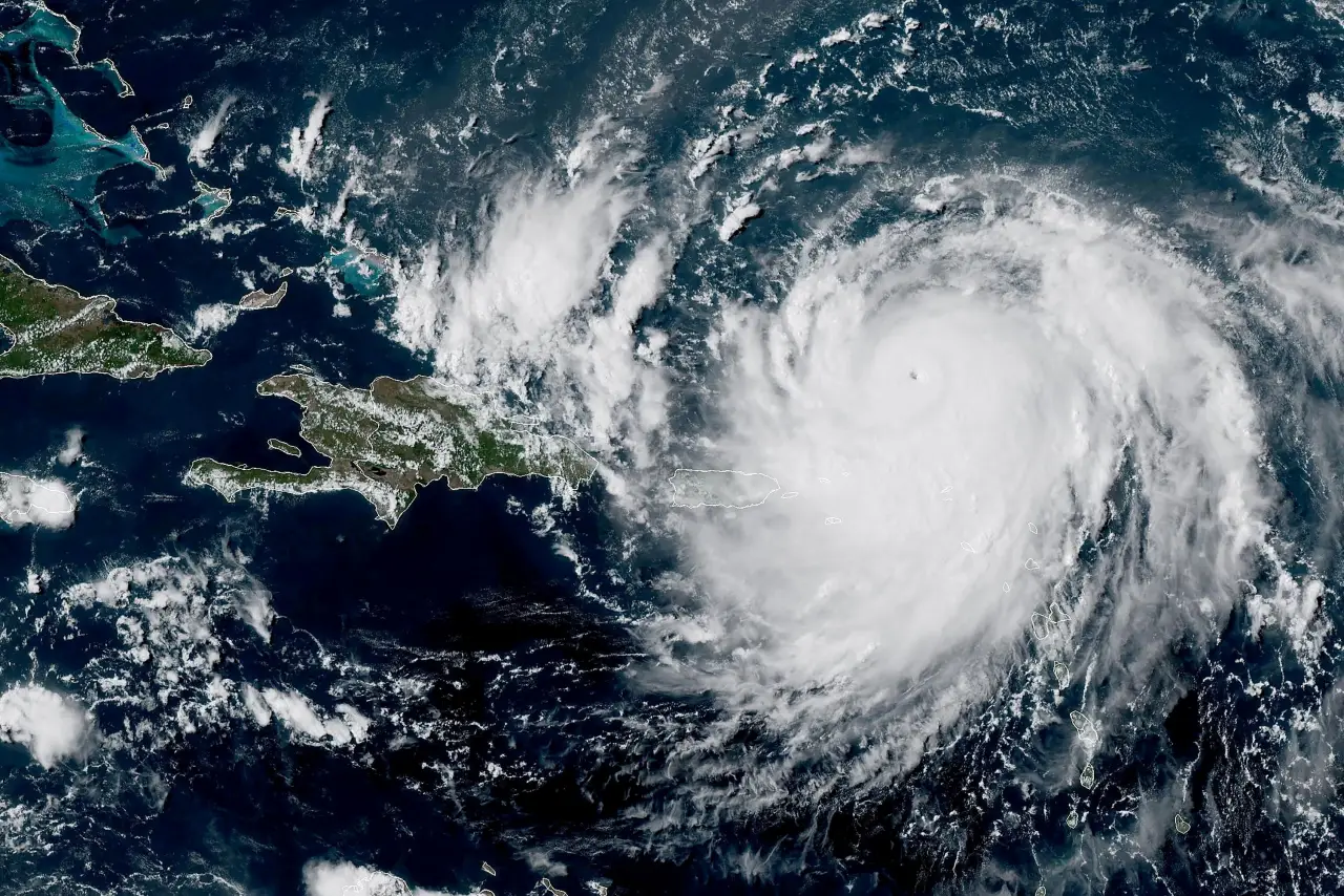 Imagem destacada - Furacão Erin chega à categoria 5 no Atlântico e deve passar entre Bermudas e Carolina do Norte