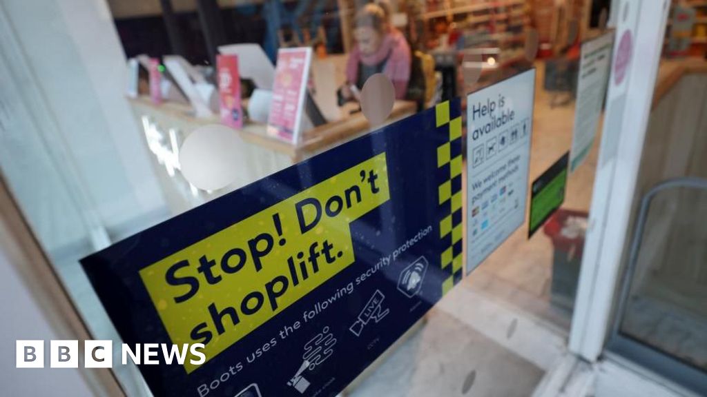 Imagem destacada - Polícia de Lancashire orienta lojistas a cumprimentar clientes rapidamente para inibir furtos