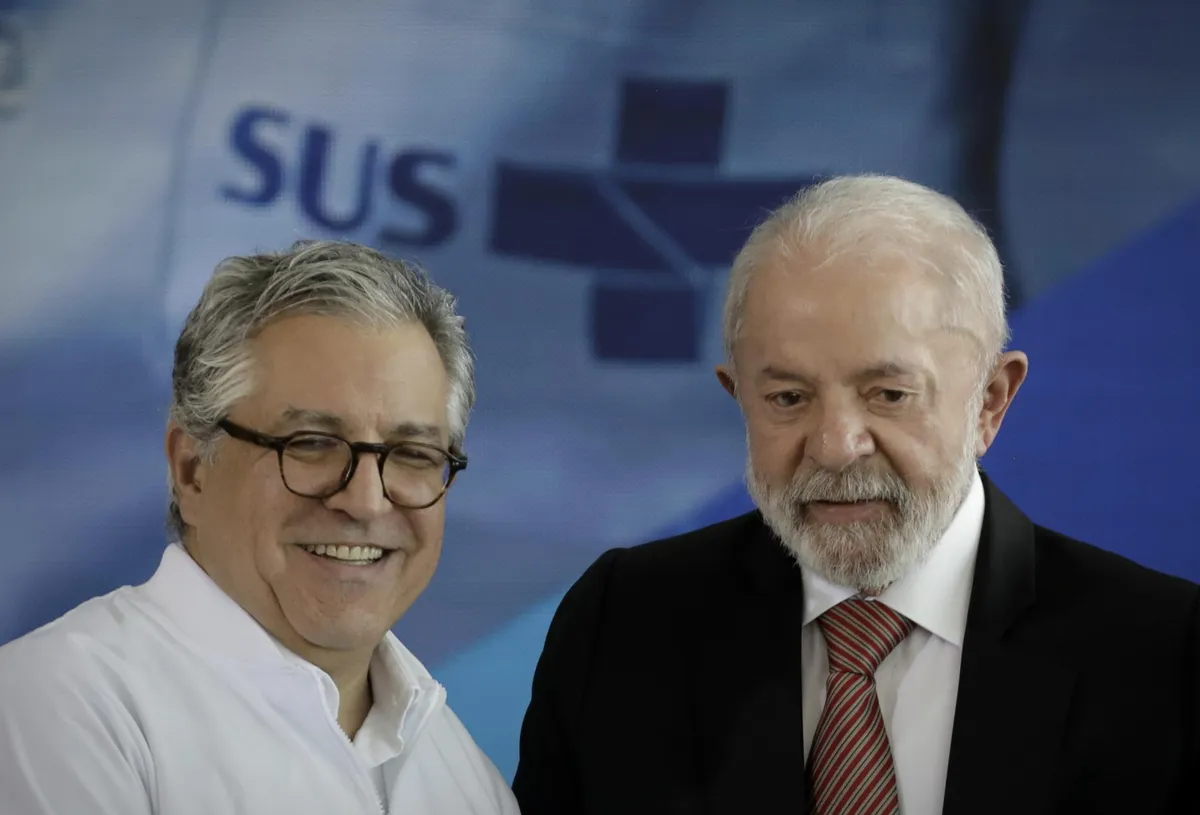 Imagem destacada - Lula publica vídeo com Alexandre Padilha em meio a pressão dos EUA sobre Mais Médicos