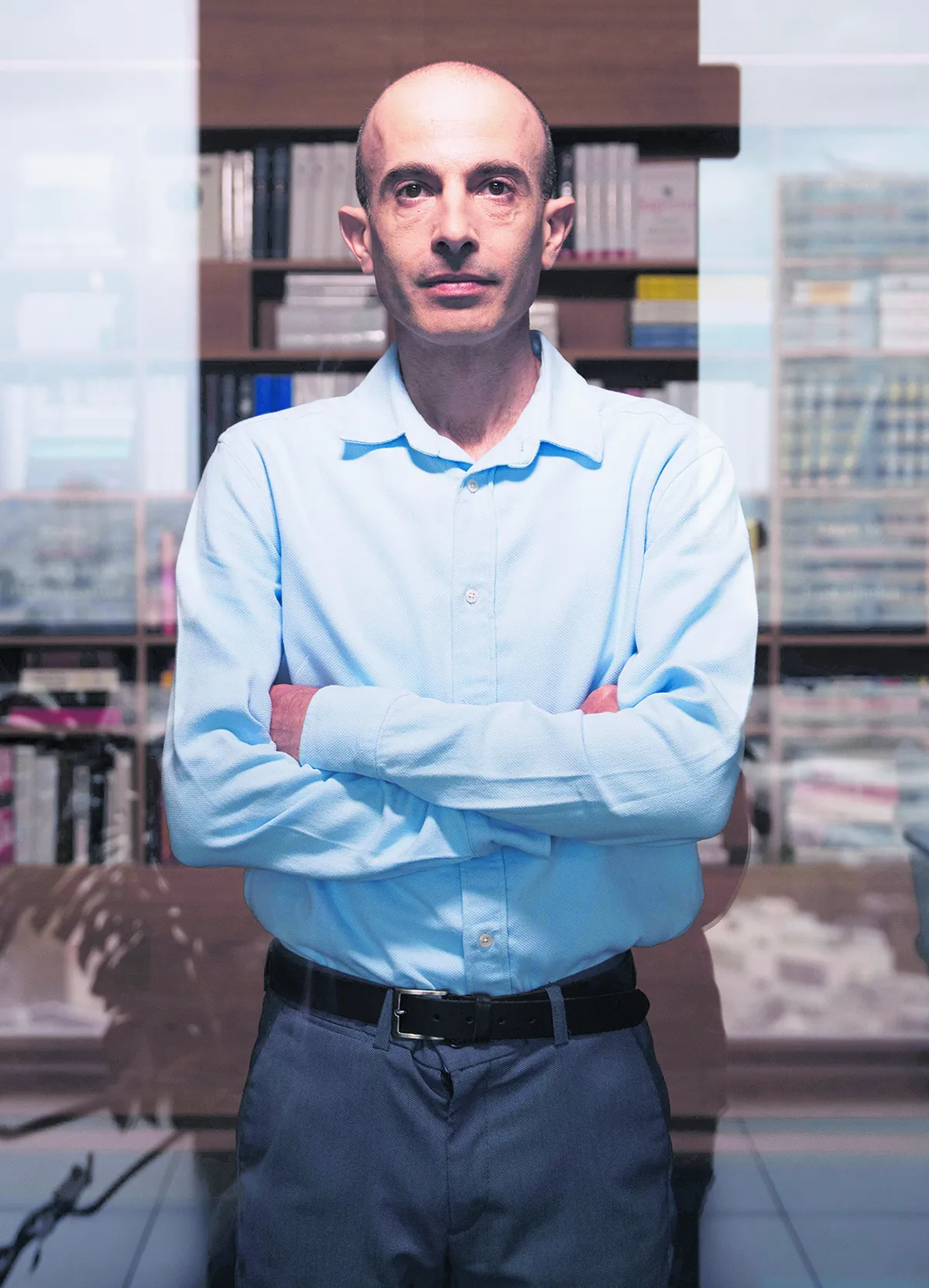 Imagem destacada - Yuval Harari alerta que inteligência artificial ameaça a democracia e prevê caos com alterações no comércio
