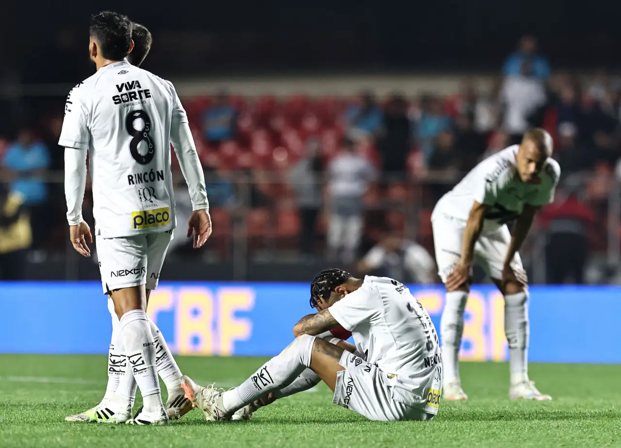 Imagem destacada - Vasco aplica 6 a 0 no Santos; Neymar recebe amarelo, fica suspenso e deixa campo chorando