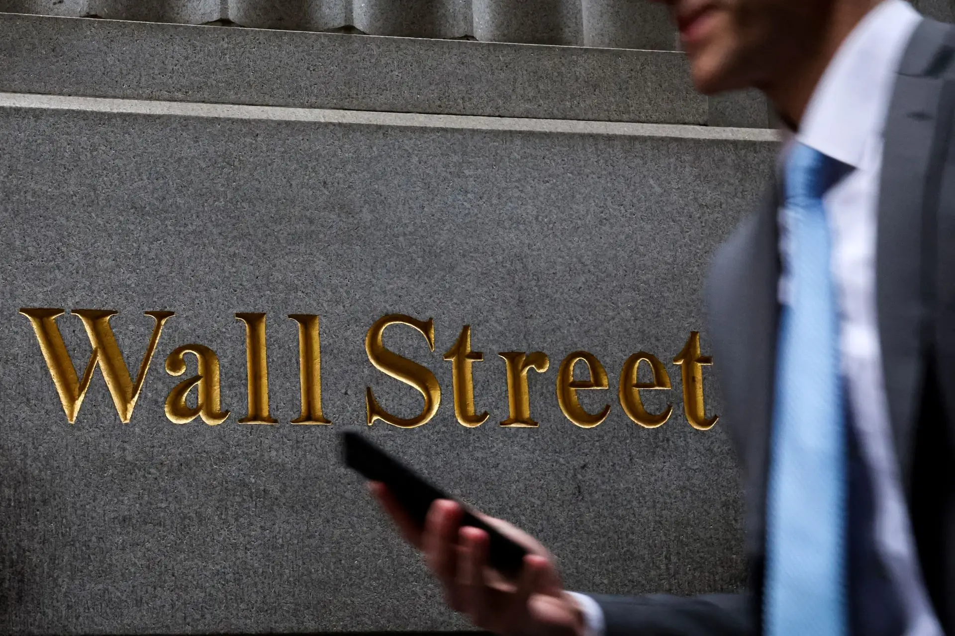 Imagem destacada - Futuros de Wall Street ficam estáveis após duas semanas seguidas de alta