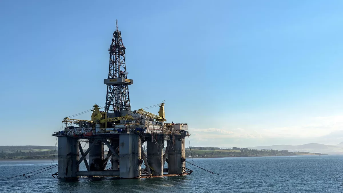 Imagem destacada - Petróleo avança com perspectiva distante de trégua na Ucrânia