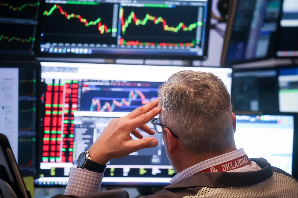 Imagem destacada - Bolsas de Nova York fecham estáveis em meio a tensões geopolíticas e expectativa pelo Fed