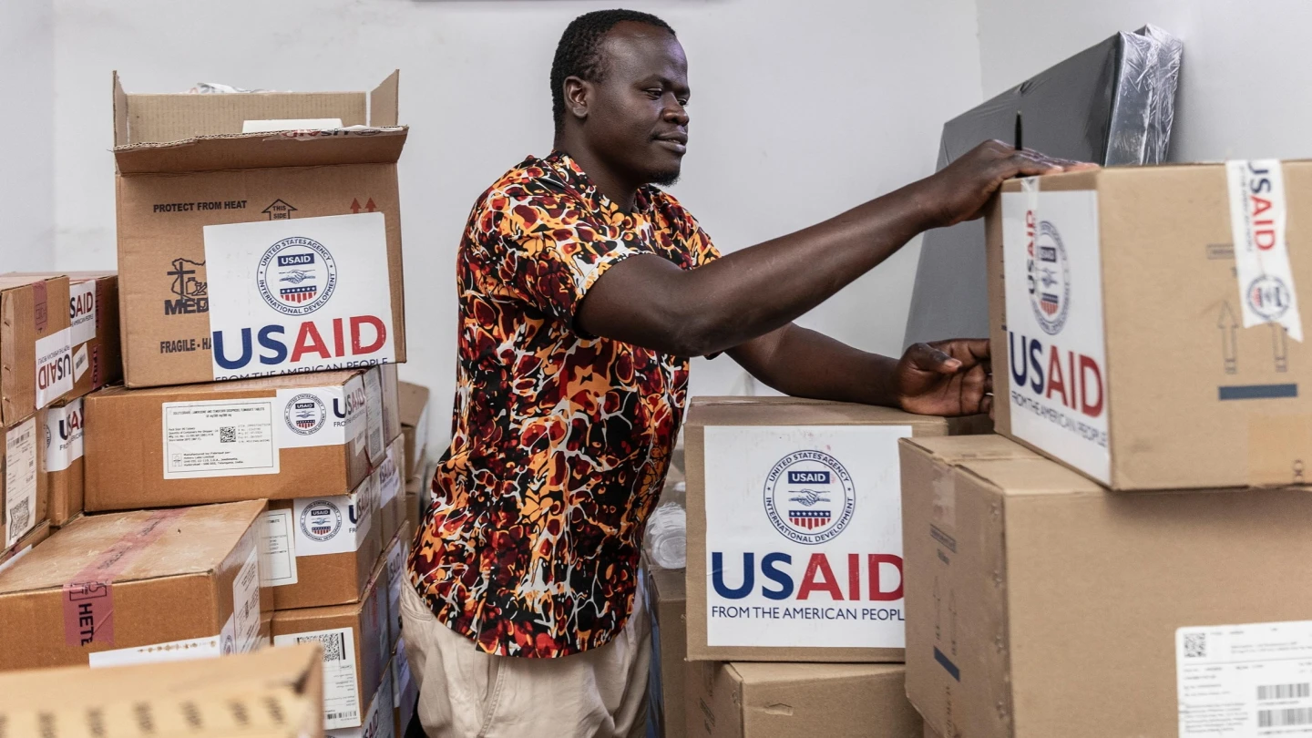 Imagem destacada - Relatório destaca desafios de financiamento e inovação em países africanos após cortes de ajuda