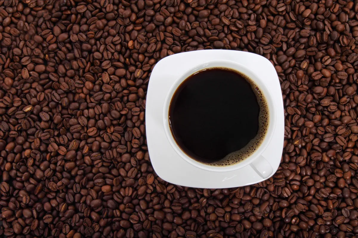 Imagem destacada - Café pode turbinar o foco, mas também intensificar a ansiedade; consumo seguro chega a 400 mg por dia