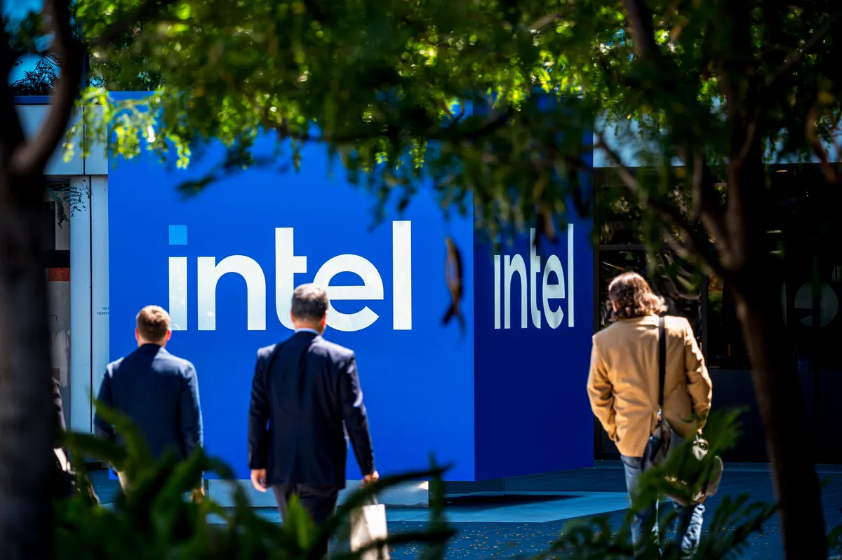 Imagem destacada - SoftBank anuncia aporte de US$ 2 bilhões na Intel