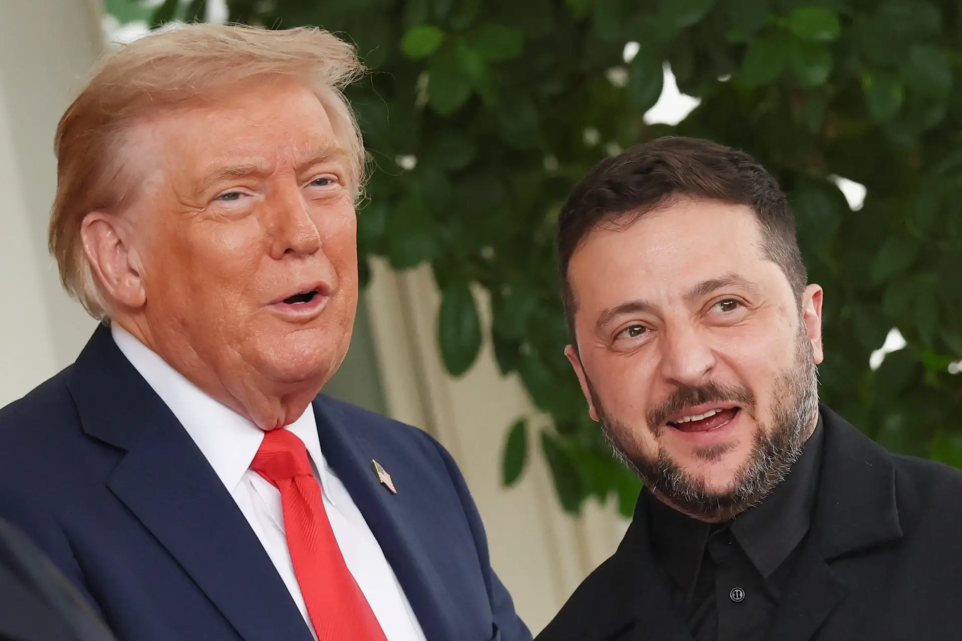 Imagem destacada - Zelensky cobra garantias de segurança de Trump durante encontro com líderes europeus em Washington