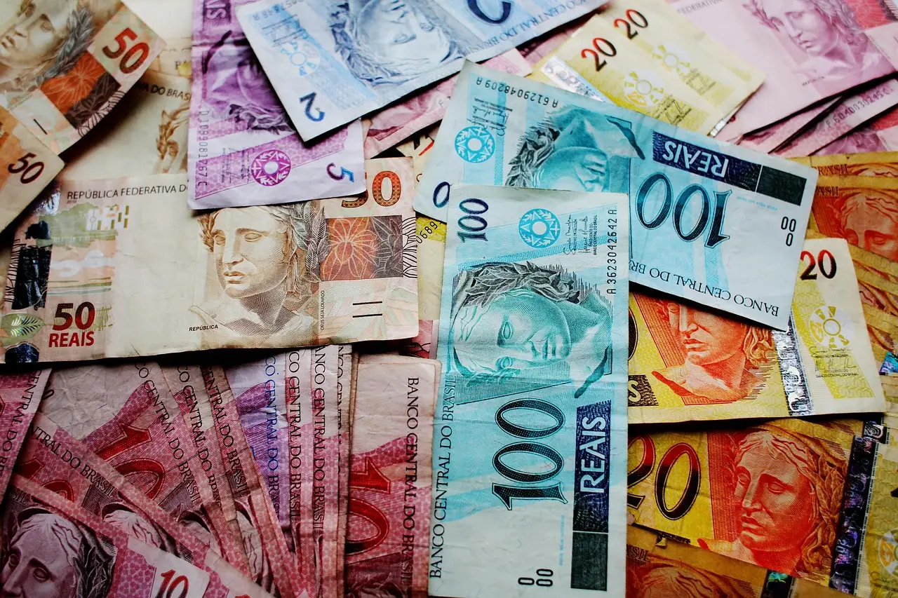 Imagem destacada - Contas já consomem 70,5% da renda dos brasileiros, indica Serasa Experian