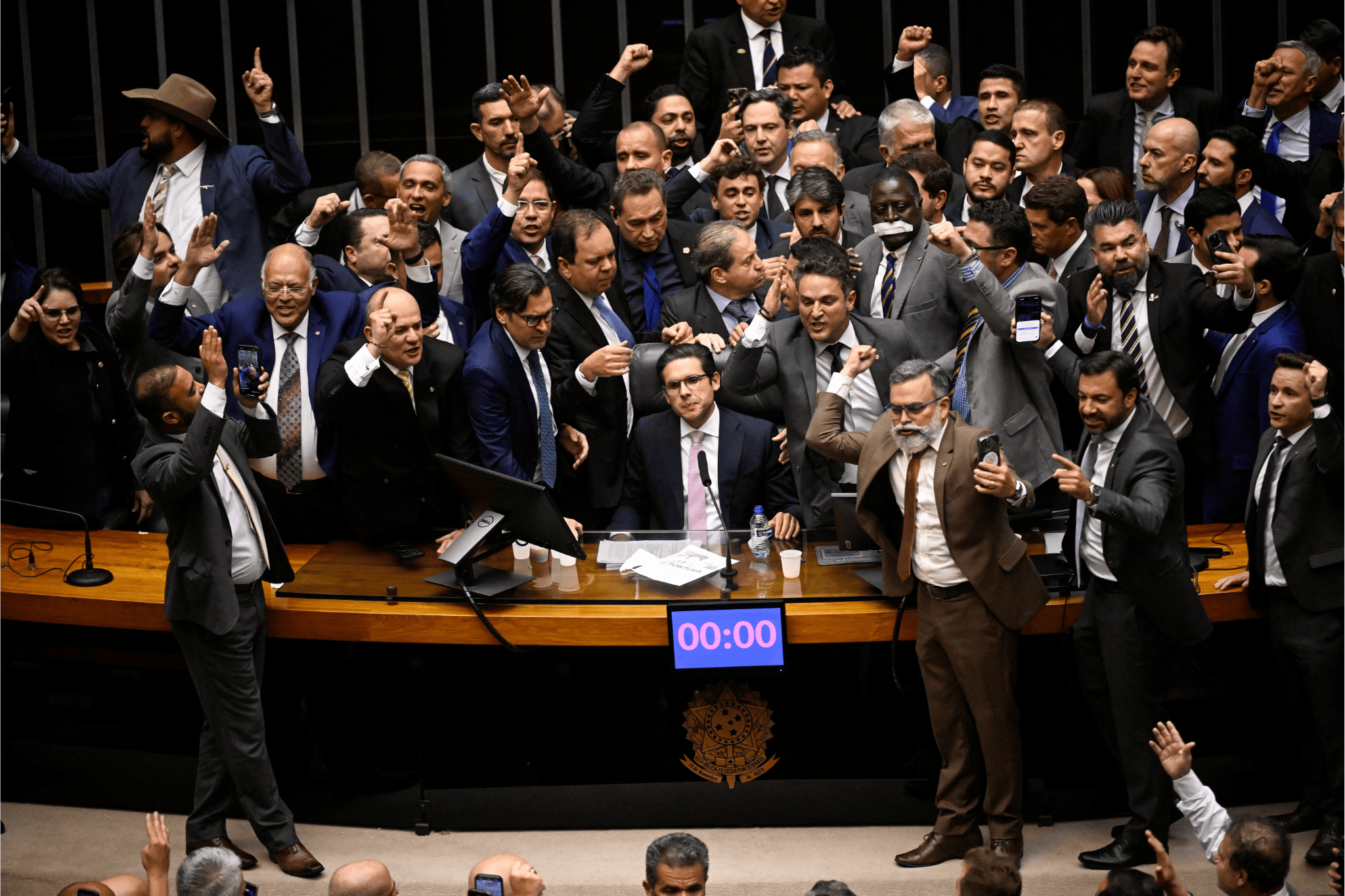 Imagem destacada - Câmara discute projeto que endurece punições por agressão ou bloqueio do plenário