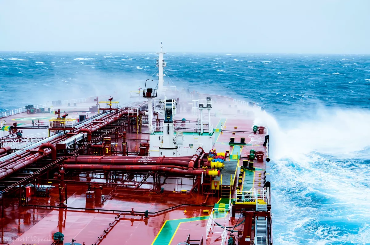 Imagem destacada - Preços do petróleo caem mais de 1% com perspectiva de cessar-fogo entre Rússia e Ucrânia