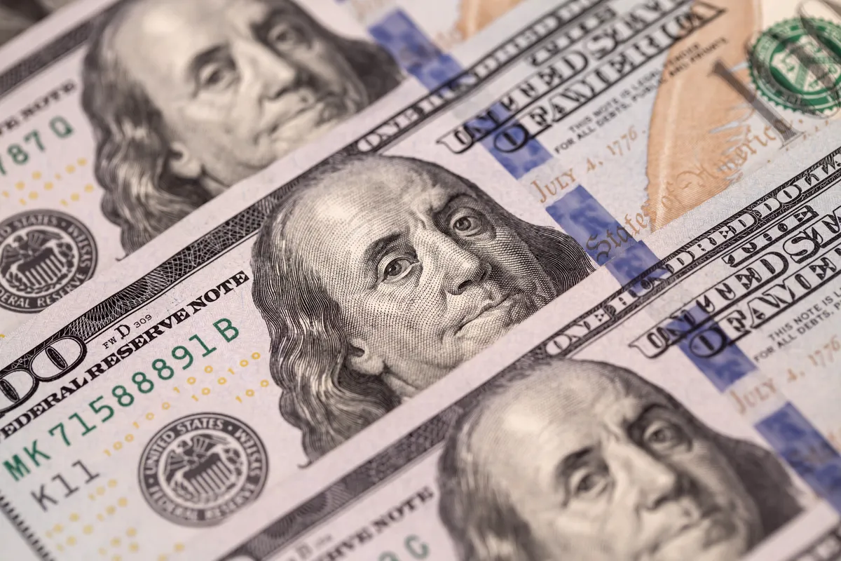 Imagem destacada - Dólar recua após tocar R$ 5,50 e mercado ajusta excessos