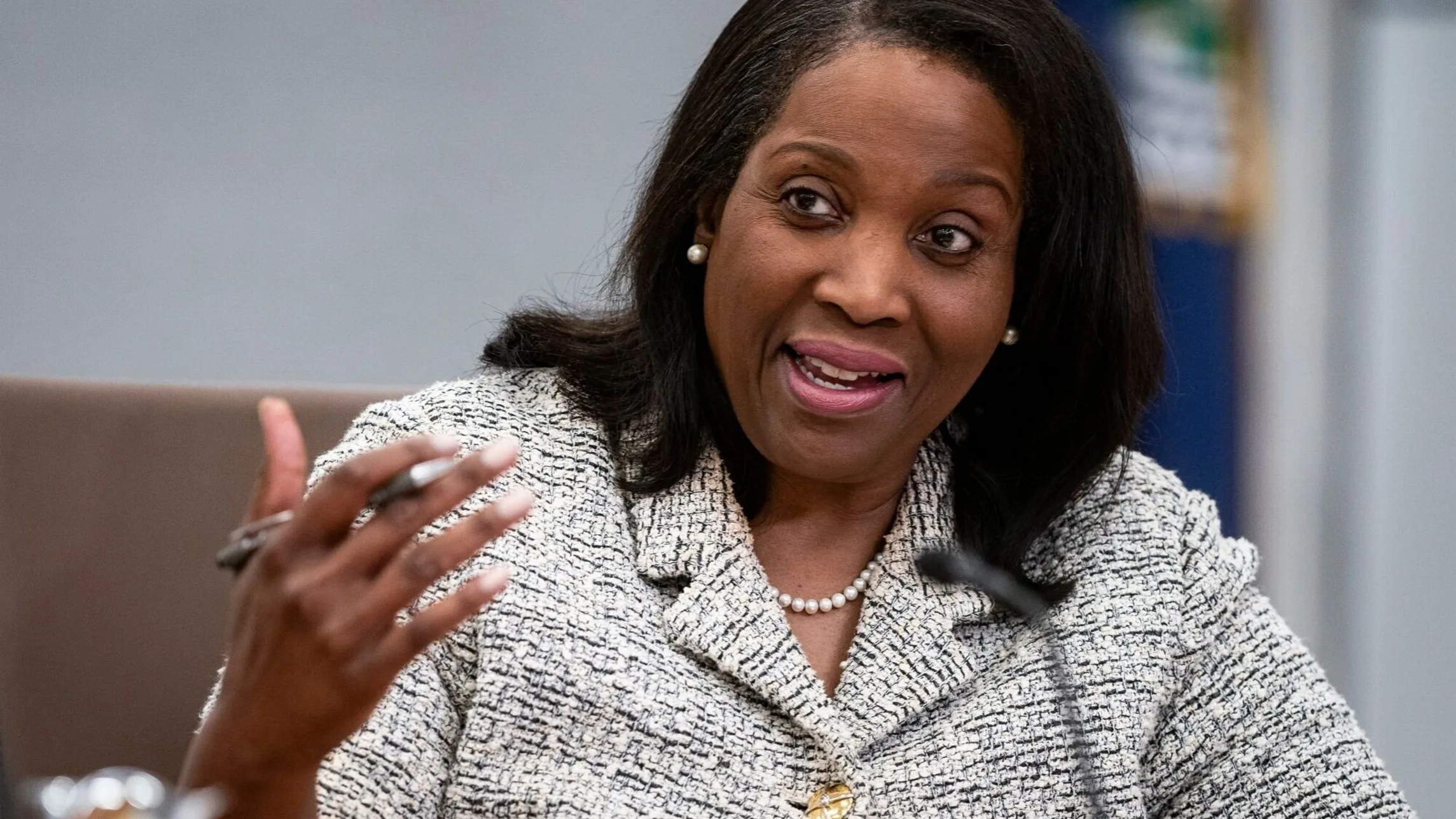 Imagem destacada - Trump pede renúncia da governadora do Federal Reserve Lisa Cook