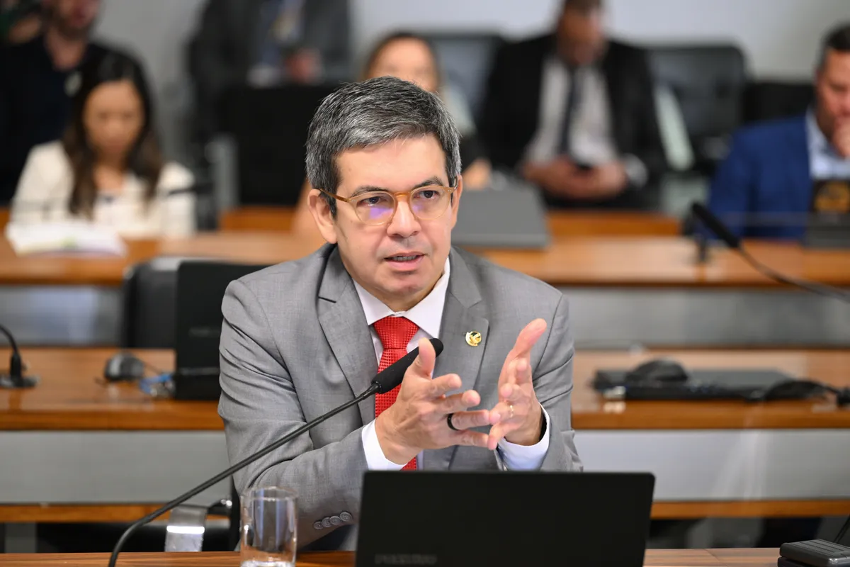 Imagem destacada - Randolfe assume culpa por derrota do governo na CPMI do INSS e oferece cargo