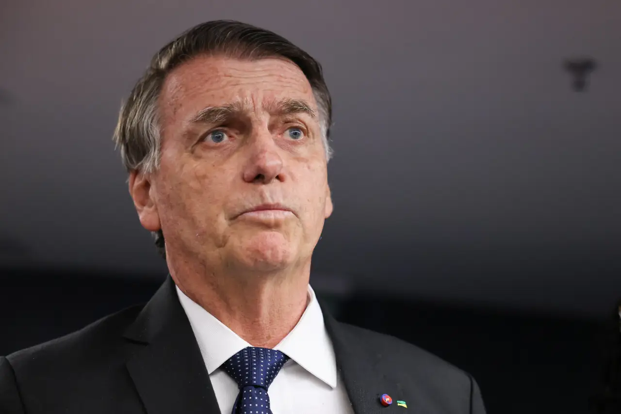 Imagem destacada - PF indicia Jair Bolsonaro e Eduardo Bolsonaro por tentativa de obstrução de Justiça