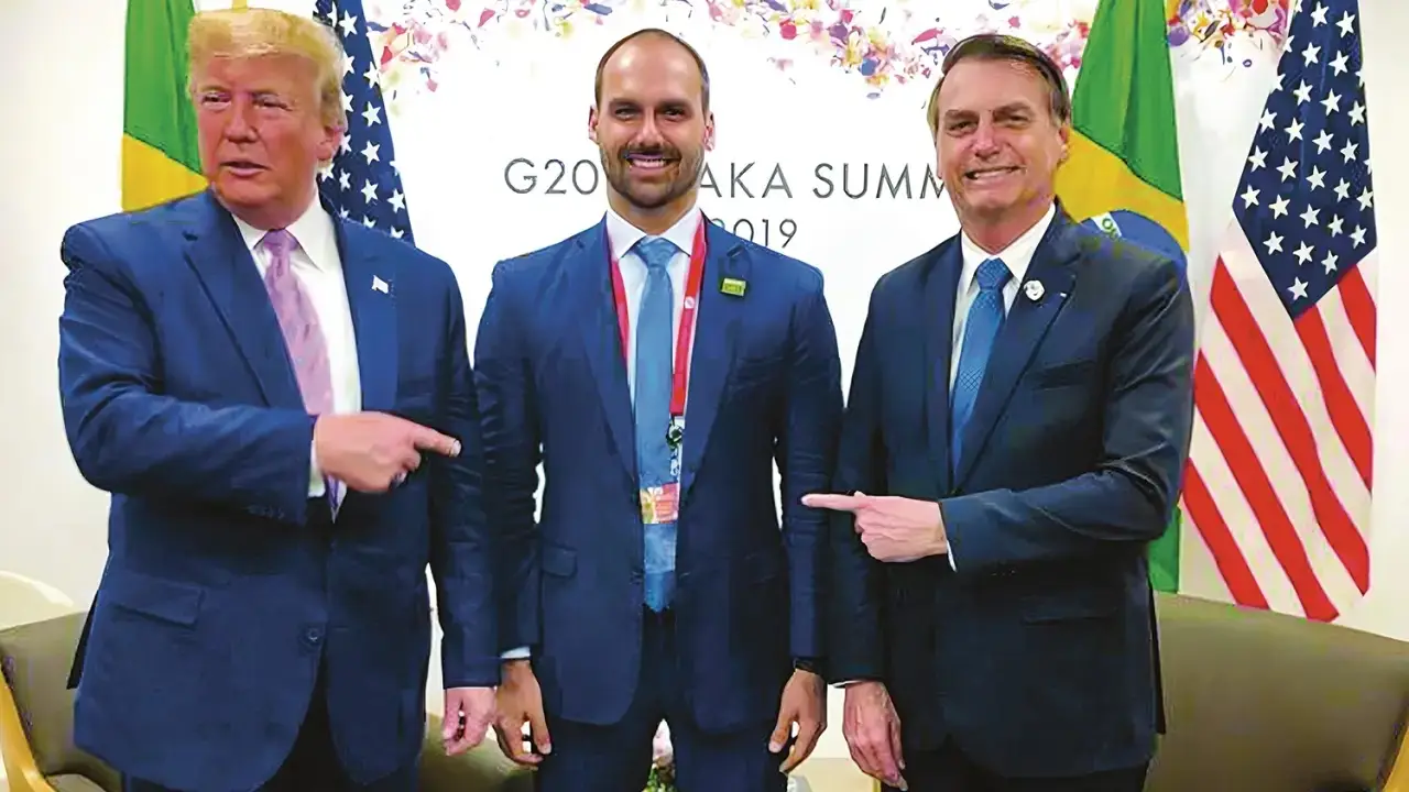 Imagem destacada - Eduardo Bolsonaro acusa Tarcísio de não defender Jair Bolsonaro após tarifa de 50% dos Estados Unidos