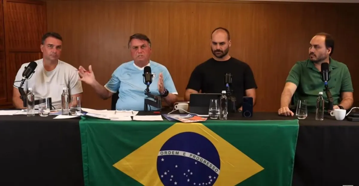 Imagem destacada - Mensagens revelam Bolsonaro em diálogo com ministros do STF sobre sanções dos EUA e orientação para poupar Gilmar Mendes