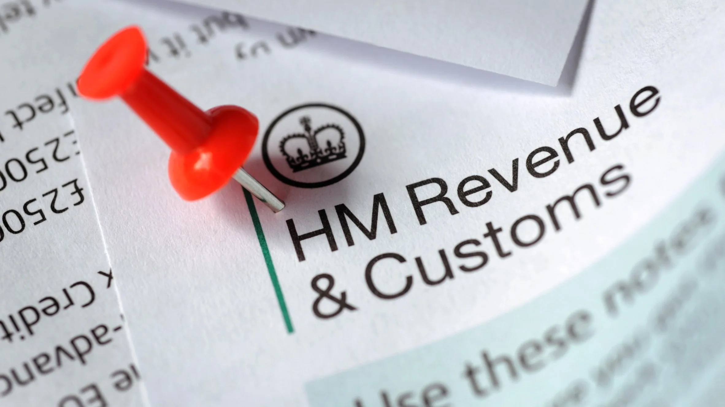 Imagem destacada - HMRC reforça controle sobre pedidos de alívio fiscal em pensões de contribuintes de alta renda