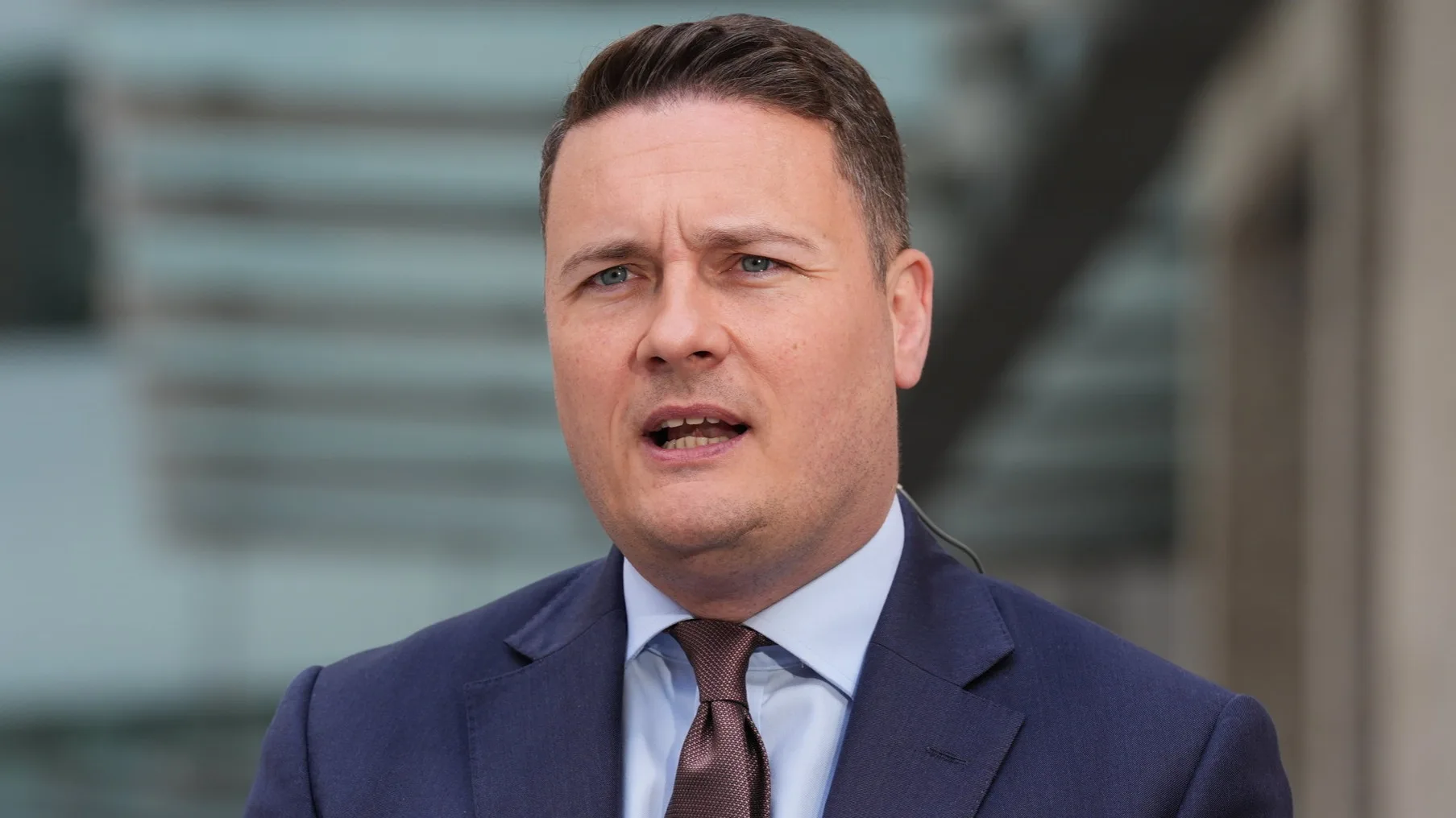 Imagem destacada - Wes Streeting envia ultimato privado a farmacêuticas em negociação de preços do NHS