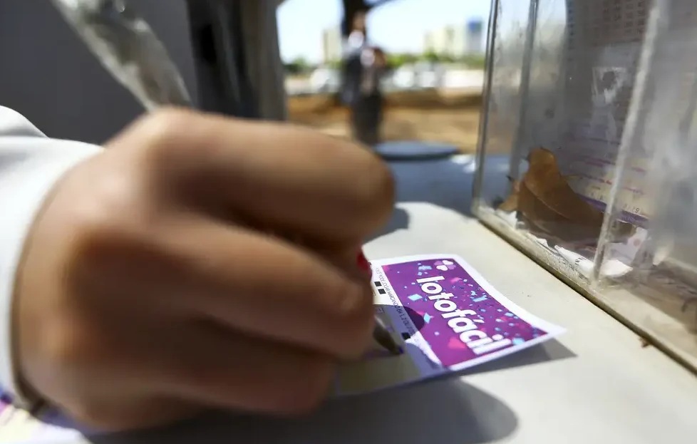 Imagem destacada - Lotofácil 3475 sorteia prêmio de R$ 1,8 milhão; confira as dezenas