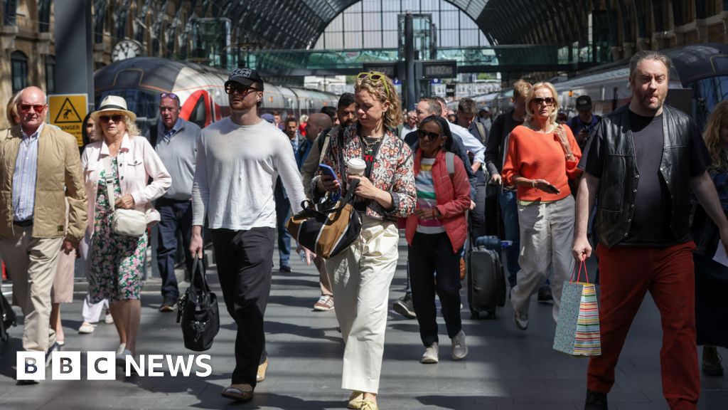 Imagem destacada - Britânicos devem enfrentar transtornos no feriado prolongado com greve ferroviária e tráfego intenso