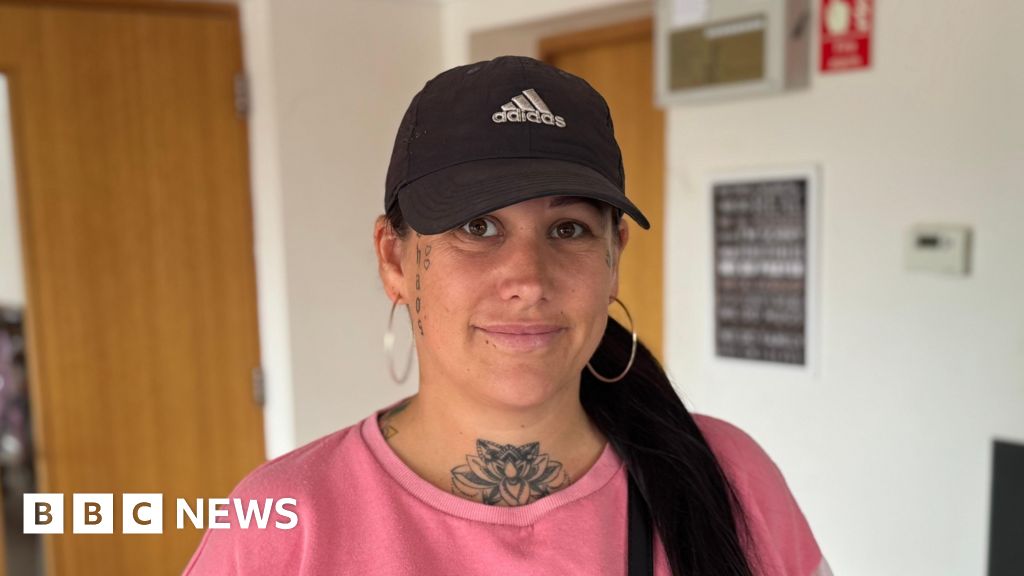 Imagem destacada - Pais veem banco gratuito de uniformes em Suffolk como serviço “vital”