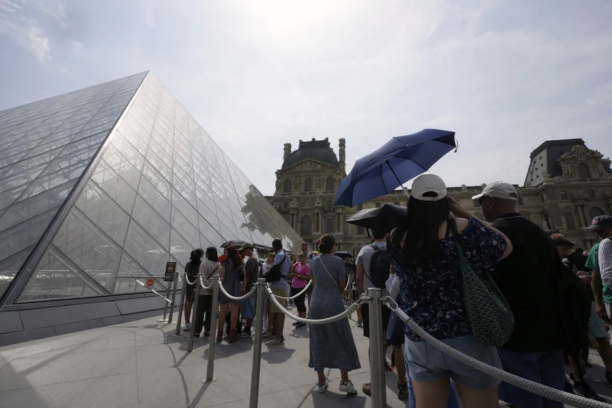Imagem destacada - Governo francês planeja reforma de €800 milhões no Museu do Louvre