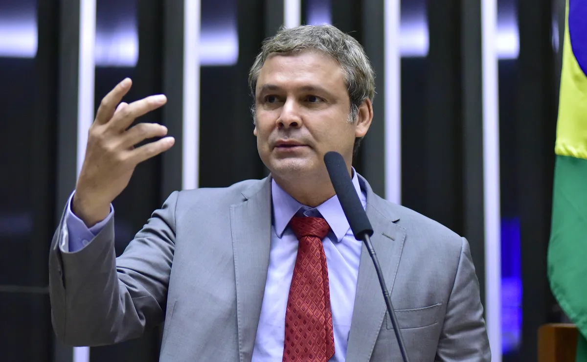 Imagem destacada - Lindbergh Farias solicita ao STF prisão preventiva de Jair Bolsonaro