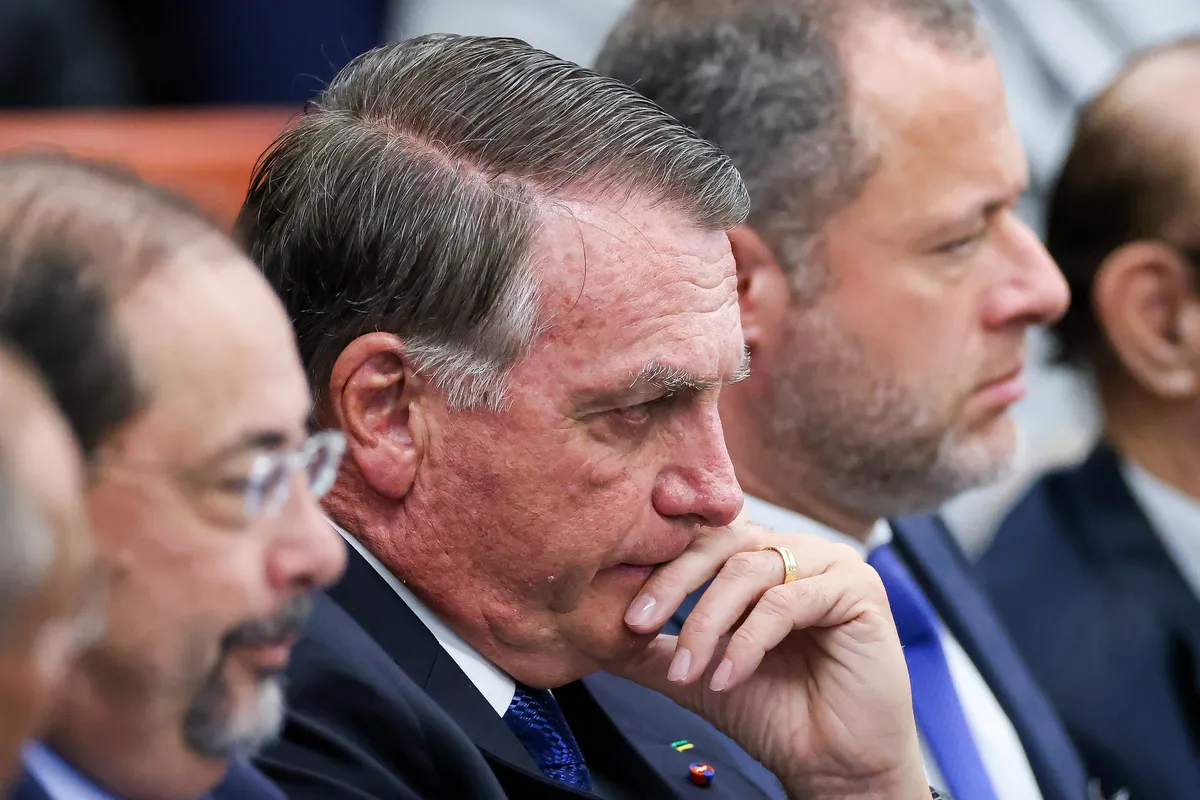 Imagem destacada - Defesa de Bolsonaro chama relatório da PF de “peça política” em manifestação ao STF