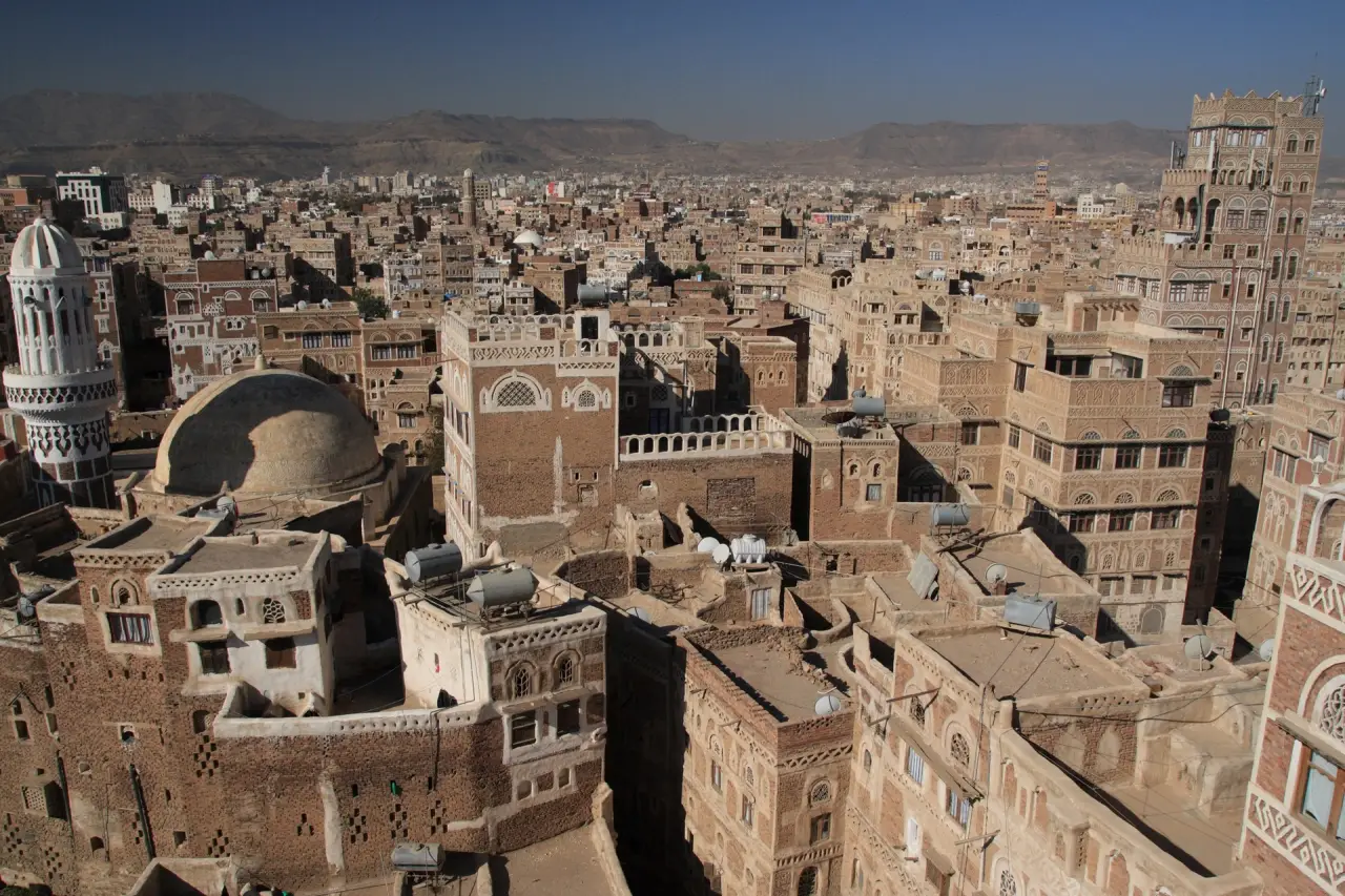 Imagem destacada - Israel bombardeia Sanaa em retaliação a ataques houthis; ao menos dois mortos
